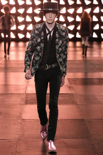 Look 27
